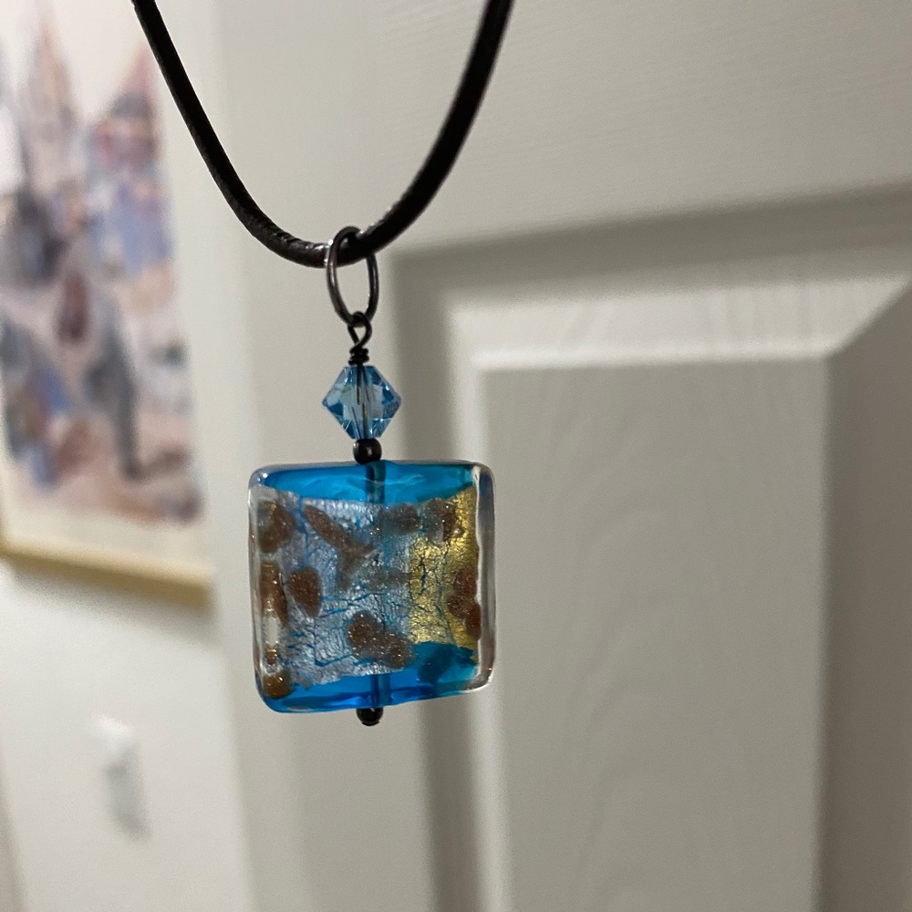 Venetian glass‎ necklace w/leather